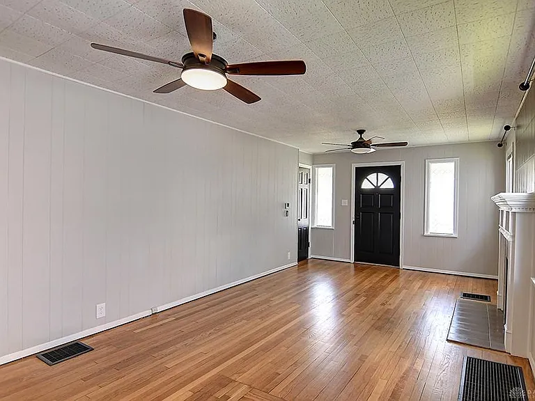 523 Watervliet Ave — Photo 4