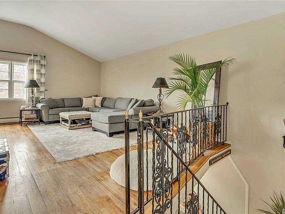 4th image of 559 Pine Acres Blvd