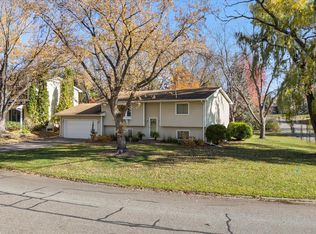 3048 Camelot Cir, Woodbury, MN 55125