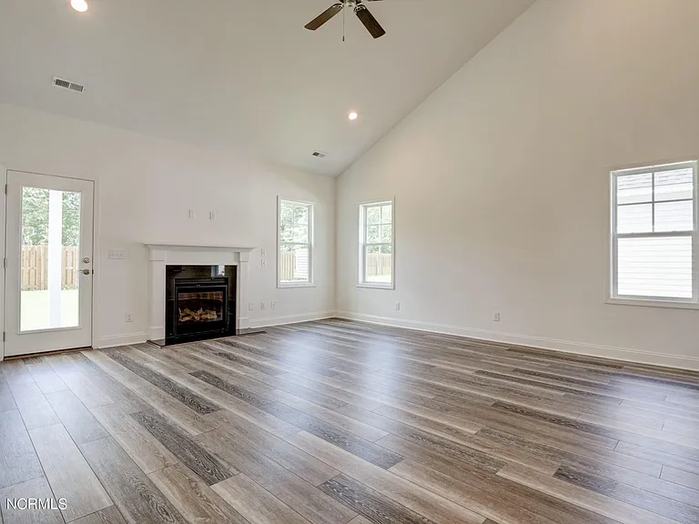 Spicetree Dr — Photo 14
