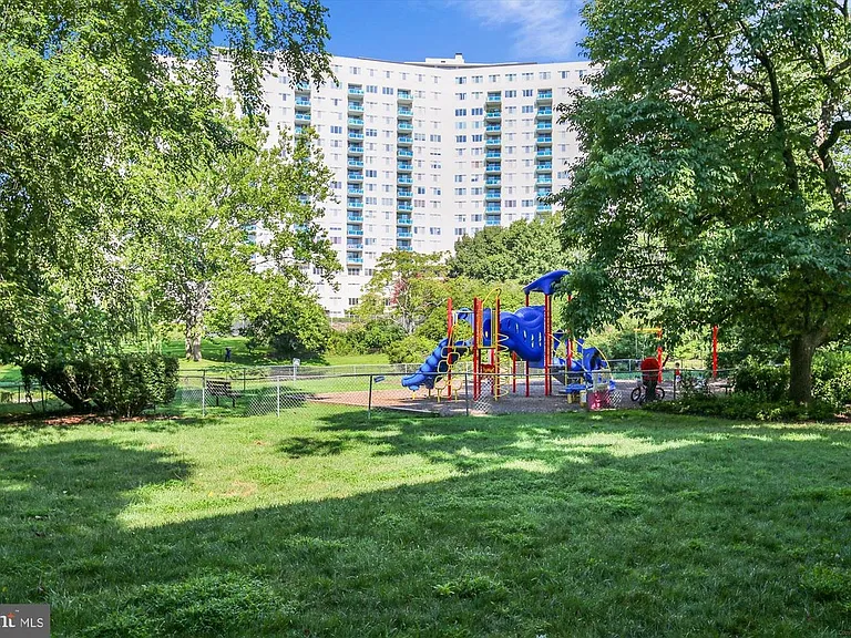 10500 Rockville Pike — Photo 18