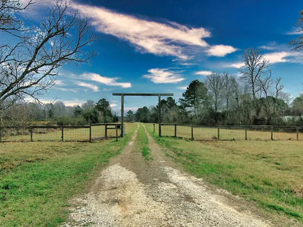 366 County Road 190, Liberty, TX 77575