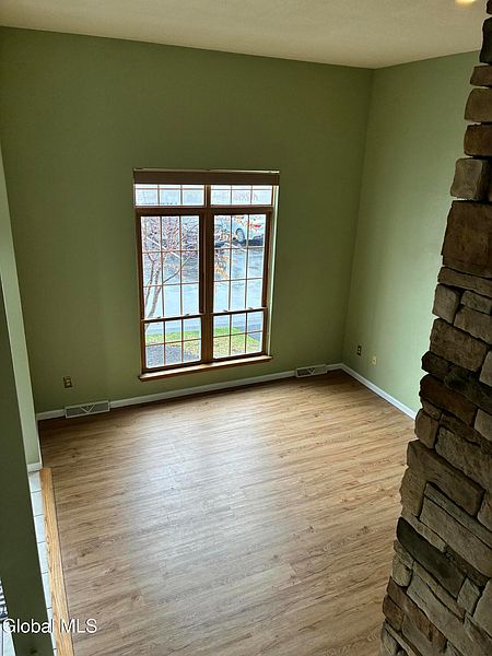 4th image of 25 Stratton Circle
