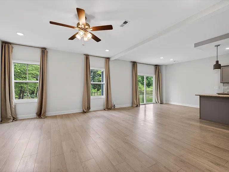 1437 Citadel Dr — Photo 6