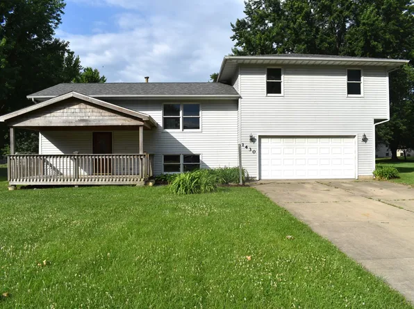 1430 Sandwich Dr, Sandwich, IL 60548