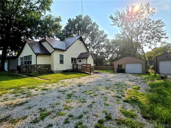 513 S Burke St, Versailles, MO 65084