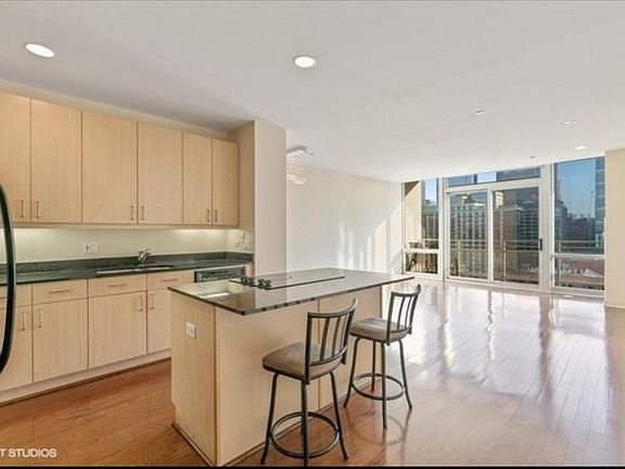 2nd image of 737 W Washington Blvd APT 1304