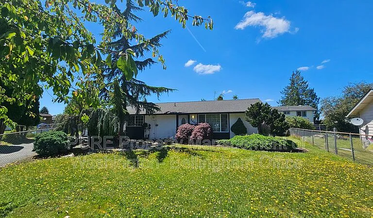 2400 Carpenter St — Photo 1