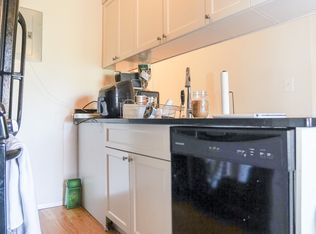 654 W Roscoe St APT 304, Chicago, IL 60657