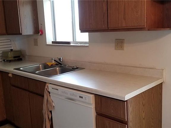 5th image of 137 Grant St