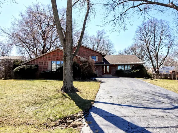 27W315 Birch St, Winfield, IL 60190