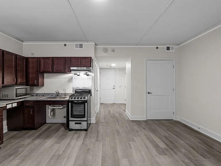Fairmont Tower Apartments — Photo 18