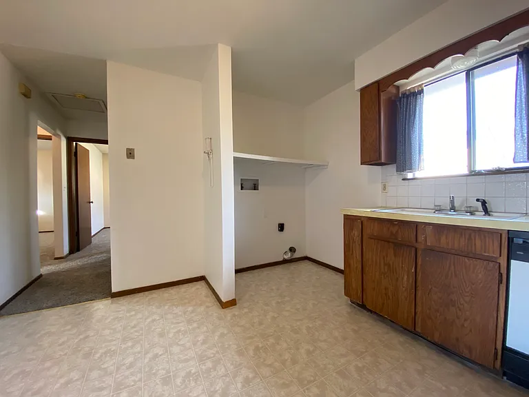 1916 Meadow Dr #1 — Photo 5