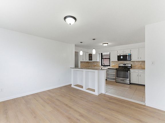 5th image of 812 Roosevelt Ave #2