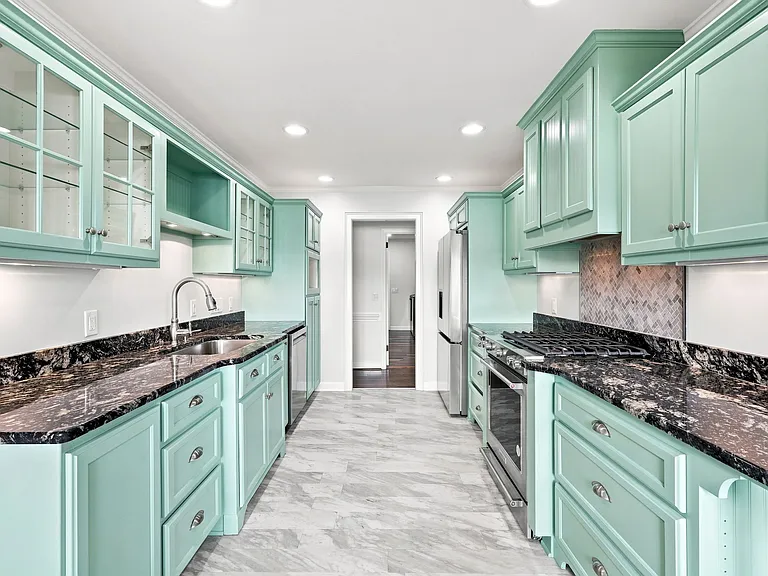 253 Lakeview Dr — Photo 45