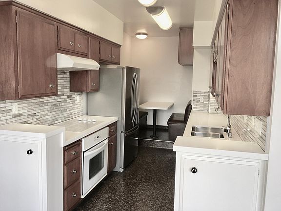 5th image of 1400 California Ave APT 208