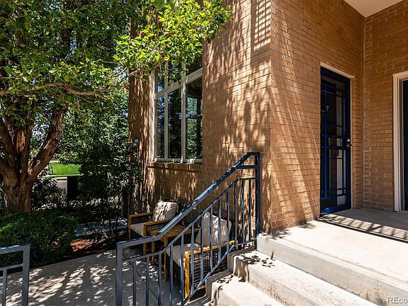 4th image of 220 Roslyn Street #701
