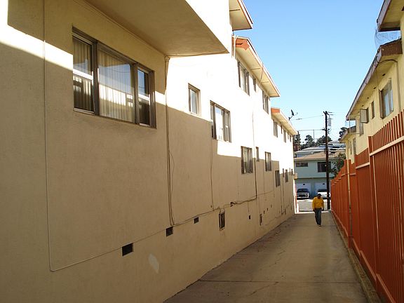 2nd image of 137 N Eastwood Ave APT 2