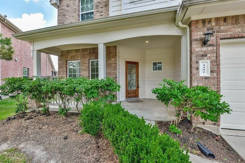 4 bed, 2.5 bath, 2343 sqft, $2,595 — Photo 1