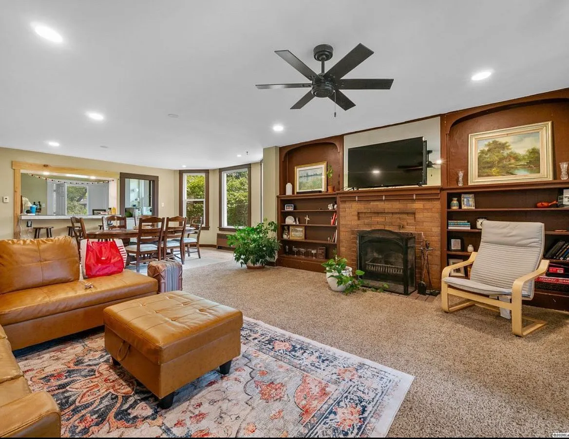 3 bed, 1300 sqft, $1,800 — Photo 1