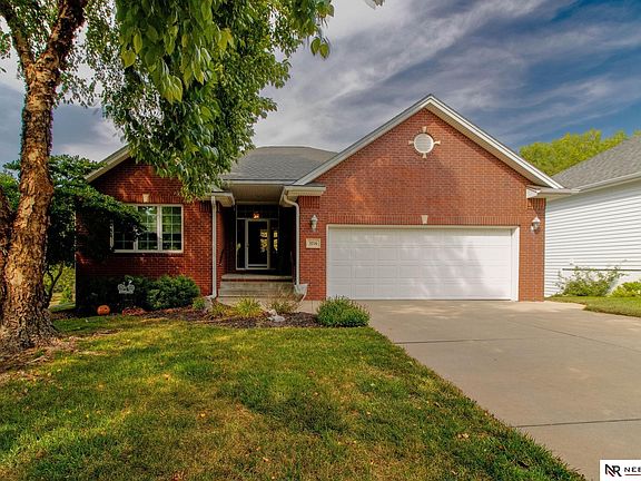 2nd image of 3716 Savannah Cir