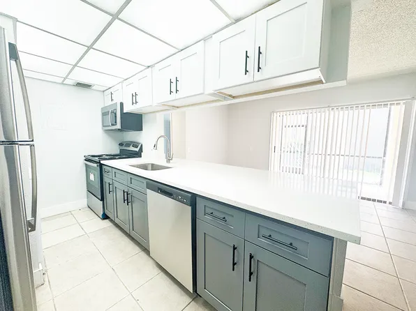 4543 Treehouse Ln, Tamarac, FL