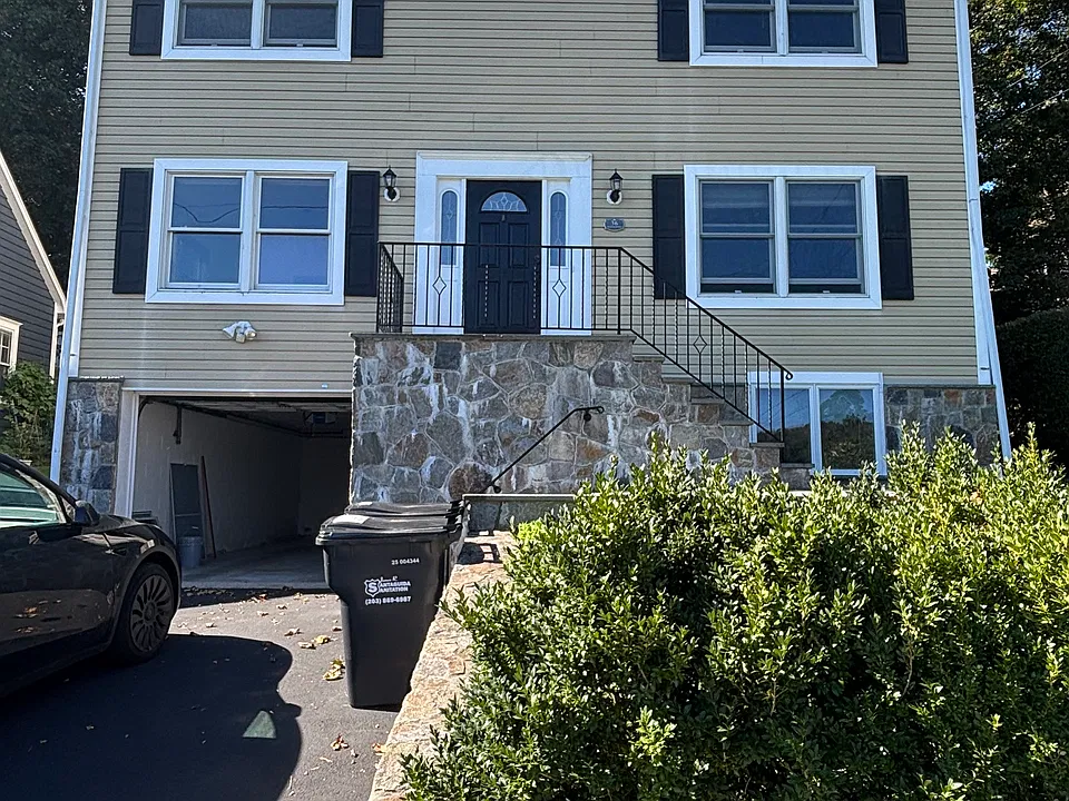 36 Nicholas Ave