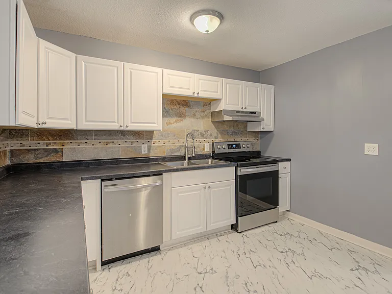 10746 Cambridge Ave — Photo 10