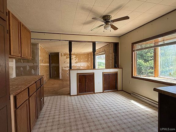5th image of 73 Allen St