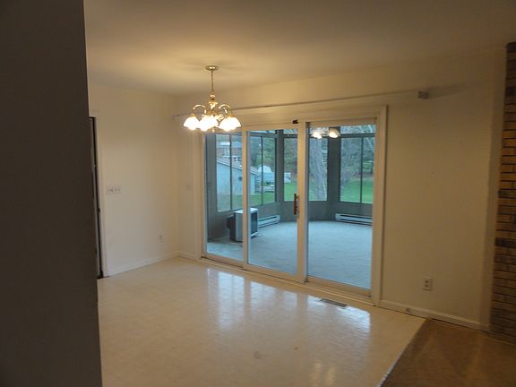 3rd image of 20 Bob White Dr