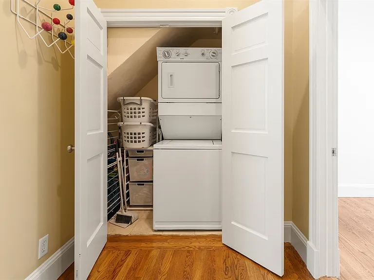 31 Hanson St #3 — Photo 12