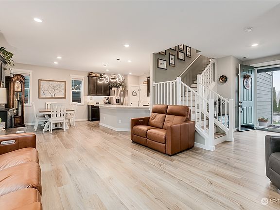 4th image of 1013 Burwood Street SE