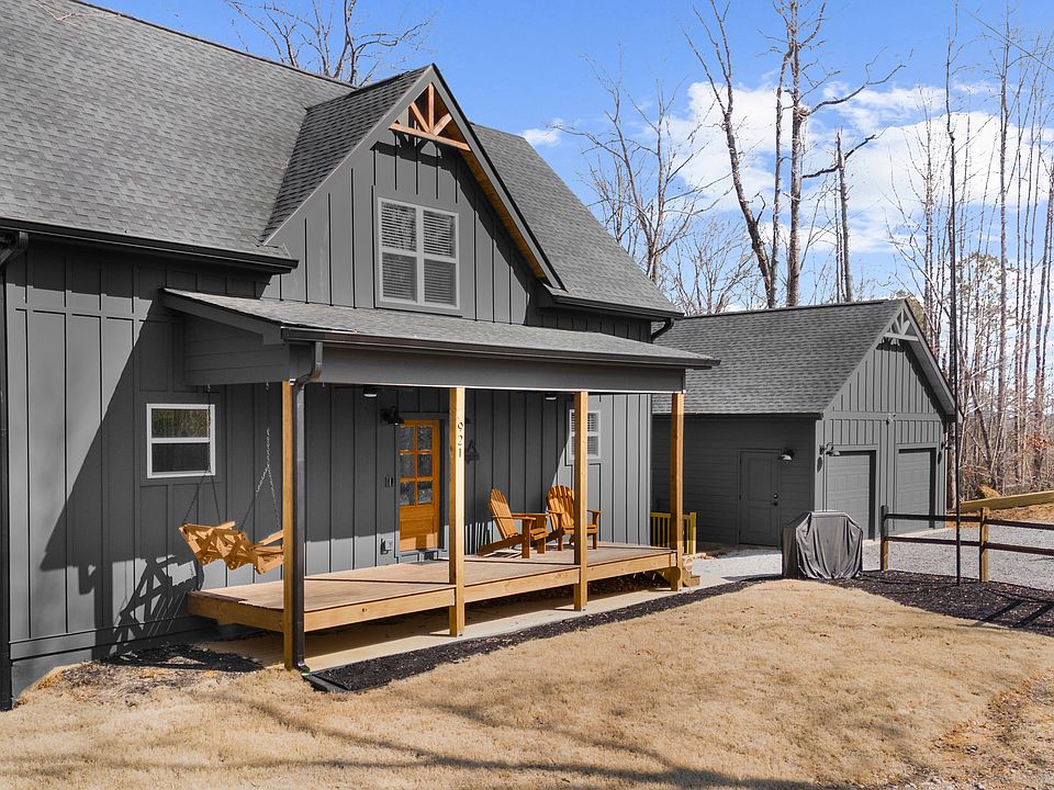 1st image of 921 Aurora Ln