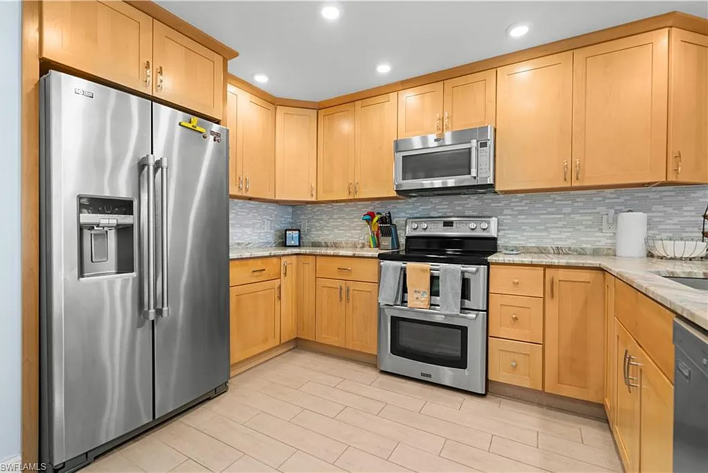 2 bed, 2.0 bath, 1089 sqft, $9,000 — Photo 3