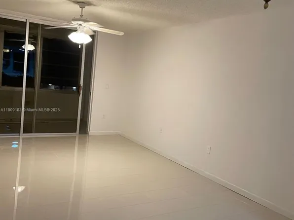 6850-R O'Y A L Palm Blvd #209-G, Pompano Beach, FL 33063