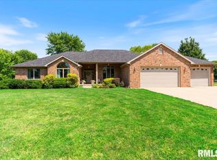 108 Poplar Dr, Pleasant Plains, IL 62677