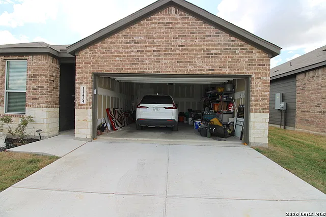 3 bed, 2.0 bath, 1917 sqft, $1,750 — Photo 2