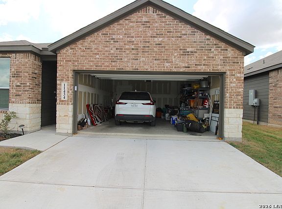 2nd image of 11434 Cedar Close