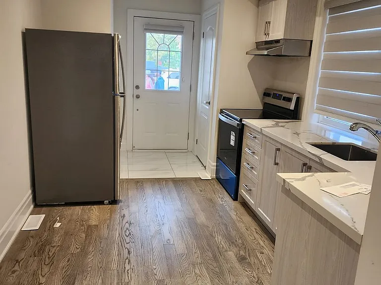 17 Hashmi Pl #MAIN FLOOR — Photo 1