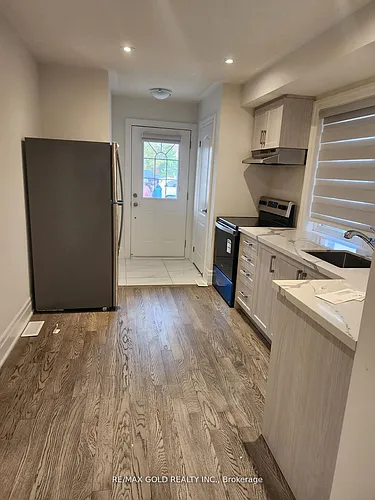 17 Hashmi Pl #MAIN FLOOR Photo 1