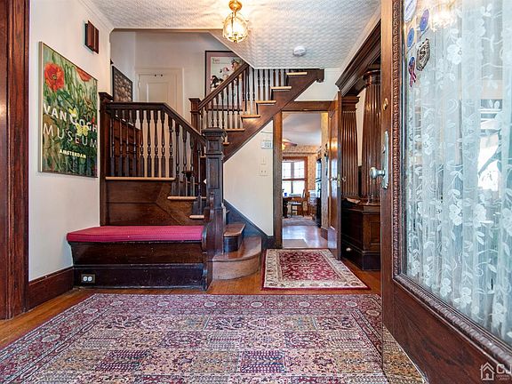 3rd image of 204 Lincoln Ave