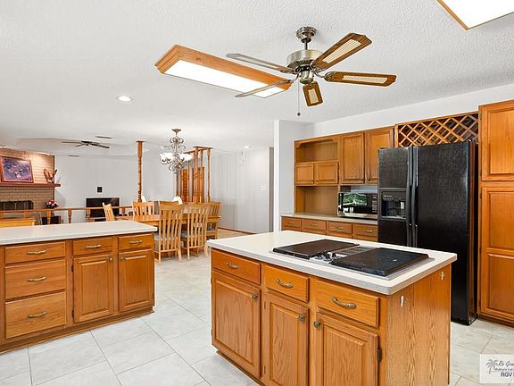 4th image of 15157 Russell Ct