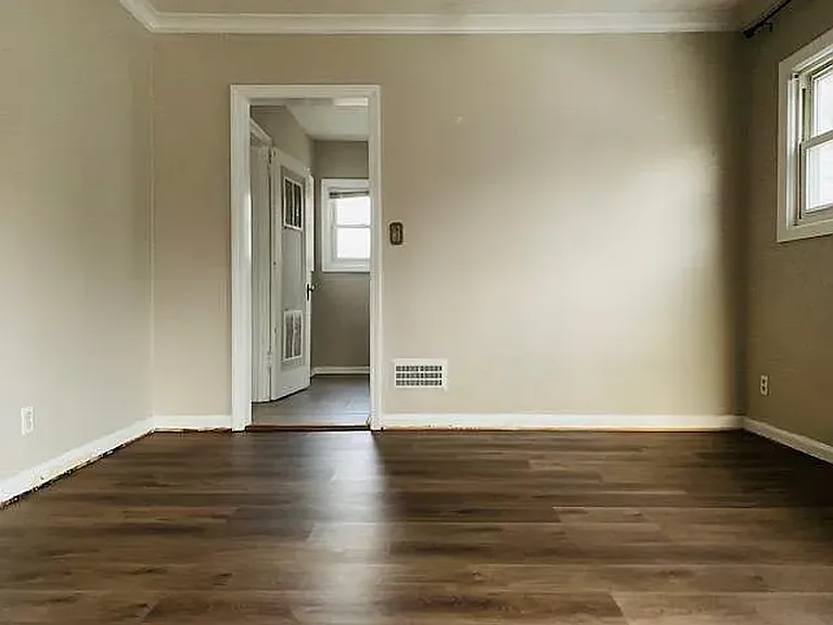 3508 N 47th Ave — Photo 5