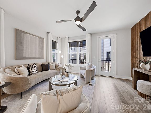 4th image of 2120 Terwilliger Ter