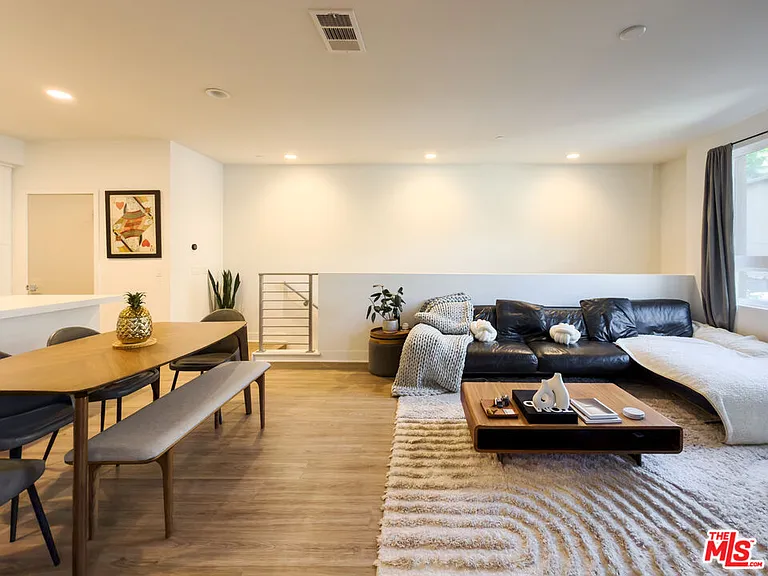 2111 N Cahuenga Blvd #2 — Photo 17