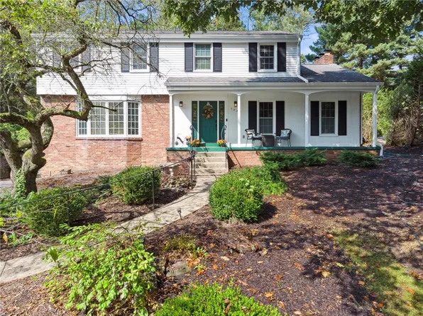 1535 Redfern Dr, Pittsburgh, PA 15241