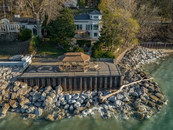 4114 Lake Shore Dr, New Buffalo, MI 49117