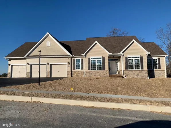 218 Granite Ln #56, Hanover, PA 17331