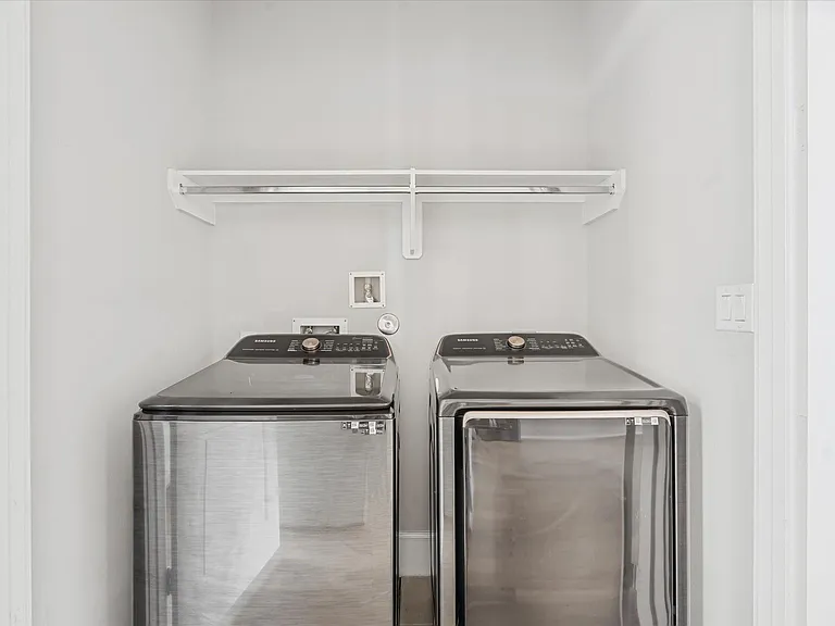 1005 Saint Charles St — Photo 14