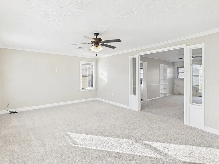 1307 NW Maple Ave — Photo 3